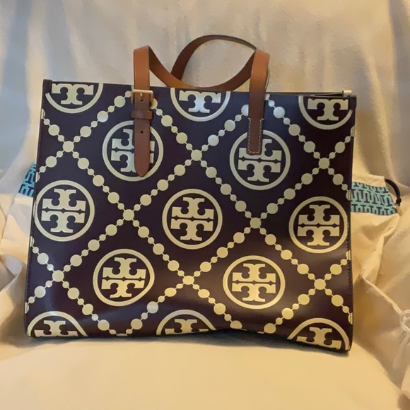 New Tory Burch T MONOGRAM CONTRAST EMBOSSED TOTE BAG beetle berry/cream - Picture 1 of 9